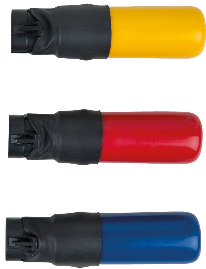 Drei Sprühflaschen, von oben nach unten: gelb, rot und blau. Schwarze Kappen, in einer vertikalen Reihe angeordnet.
