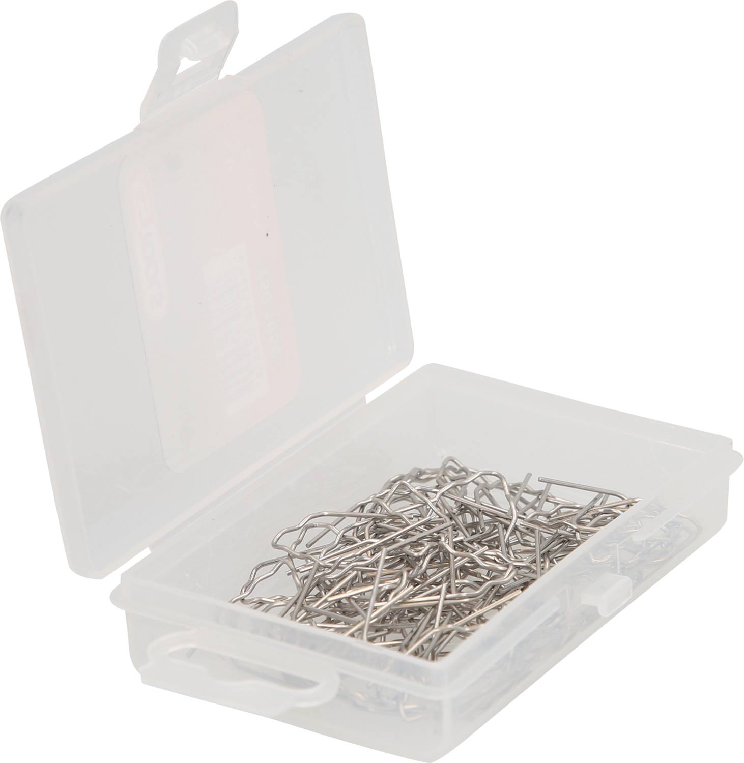 Transparente Plastikbox mit vielen Metallklammern, die ungeordnet darin liegen, geöffnet.