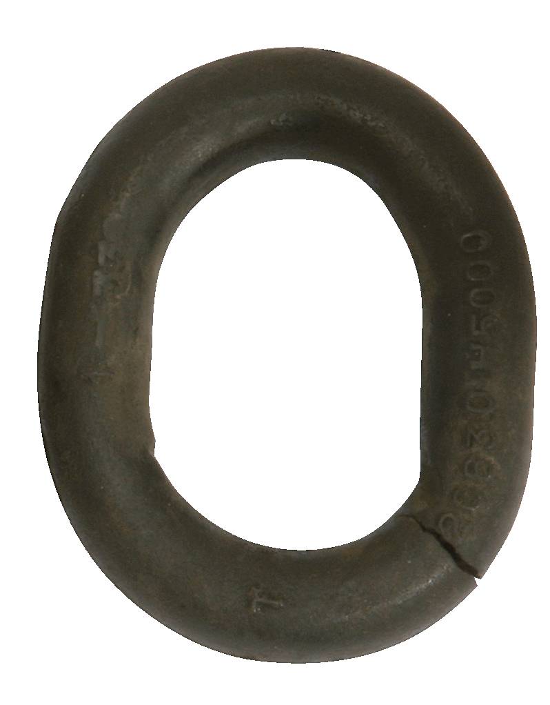 Ein metallener Ring mit ovaler Form. Es gibt einen sichtbaren Riss an der unteren rechten Seite des Rings.