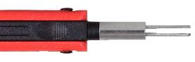 Ein rotes, elektronisches Messgerät mit zwei Metallsonden für elektrische Prüfungen.