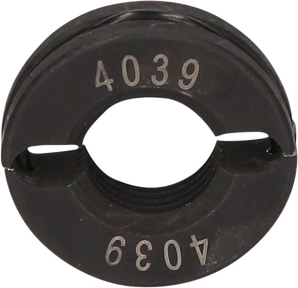 Die Abbildung zeigt eine schwarze Metallklemme mit der Nummer '4039' eingraviert. Sie wird zur Sicherung von Kabeln verwendet.