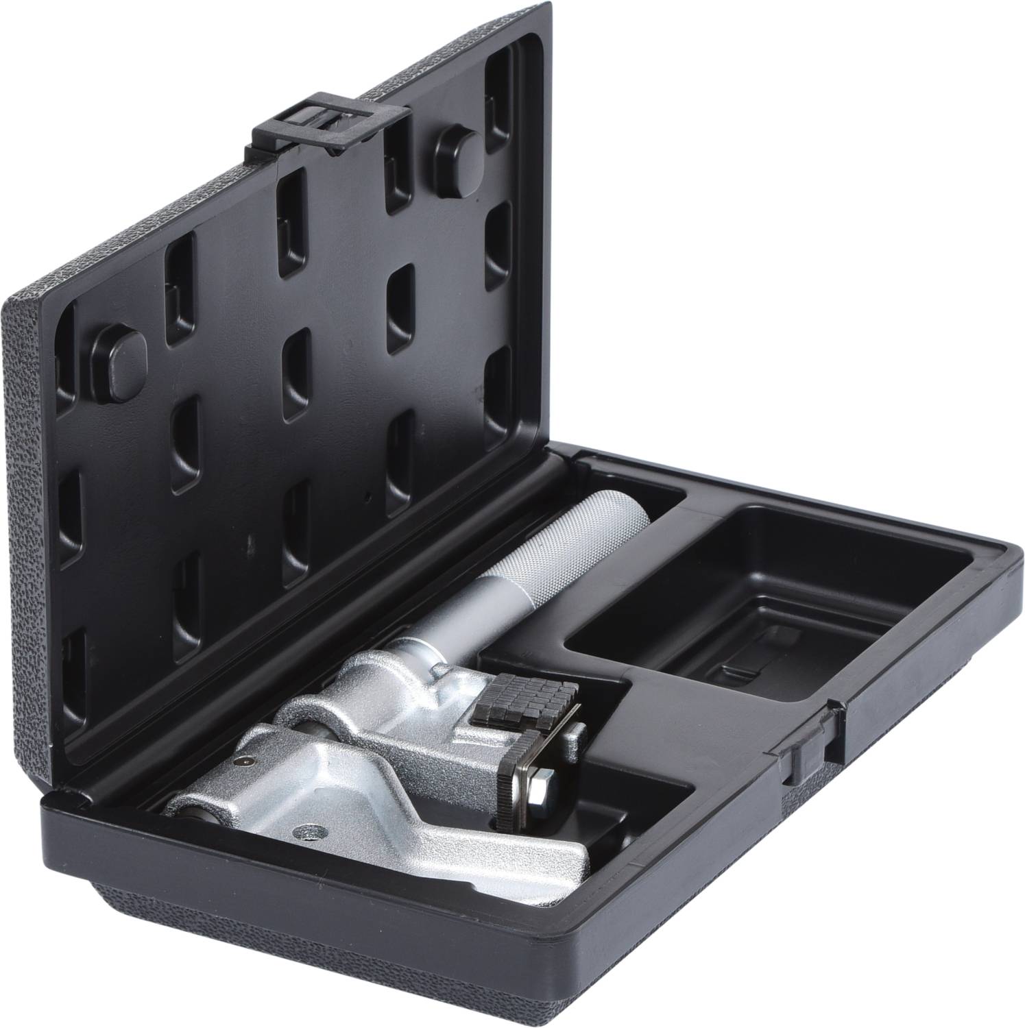 Handwerkzeug in schwarzer Kunststoffbox, geöffnet. Enthält einen silbernen, metallischen Schraubenschlüssel.