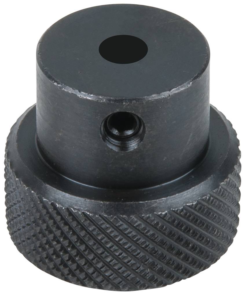 Ein schwarzer Metalladapter mit gerändeltem Griff, zylindrischer Form und einem Loch oben, dient zur Verbindung mechanischer Teile.