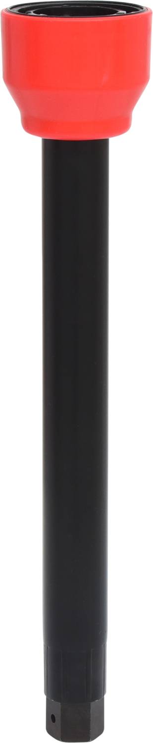 Rote Taschenlampe mit langem schwarzem Griff, aufrecht stehend, auf weißem Hintergrund.