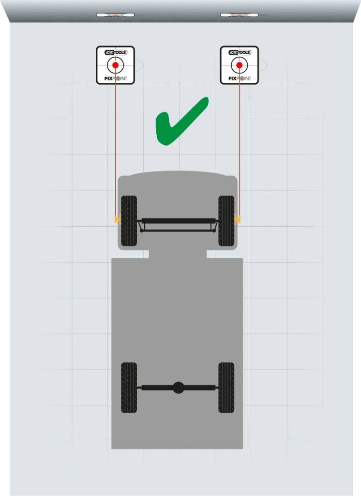 Diagramm eines Fahrzeugs von oben, das korrekt zwischen Linien ausgerichtet ist. Ein grünes Häkchen zeigt die richtige Position an.