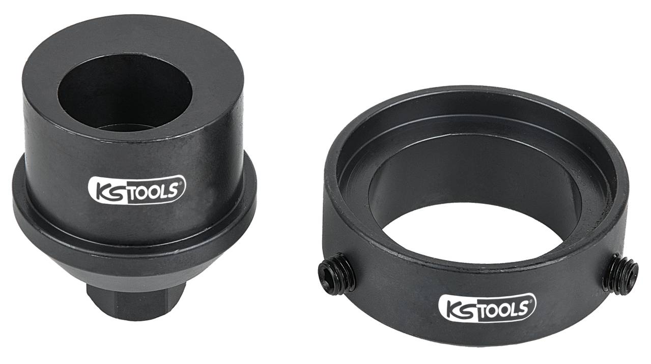 Zwei schwarze Metalladapter von KS Tools, links ein zylindrisches Bauteil mit Loch, rechts ein ringförmiges Bauteil mit Schrauben.