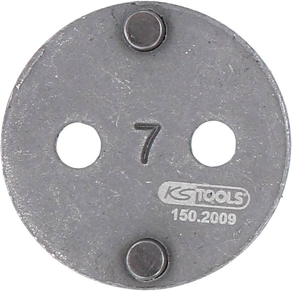 Runder Metallschlüssel mit zwei Löchern, der Zahl '7' und der Aufschrift 'KS TOOLS 150.2009'.
