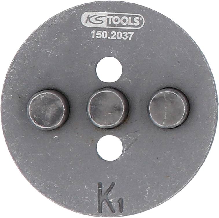 Runde Metallscheibe mit drei vertikalen Löchern und der Aufschrift 'KS TOOLS 150.2037' und 'K1'. Werkzeugteil aus Metall.
