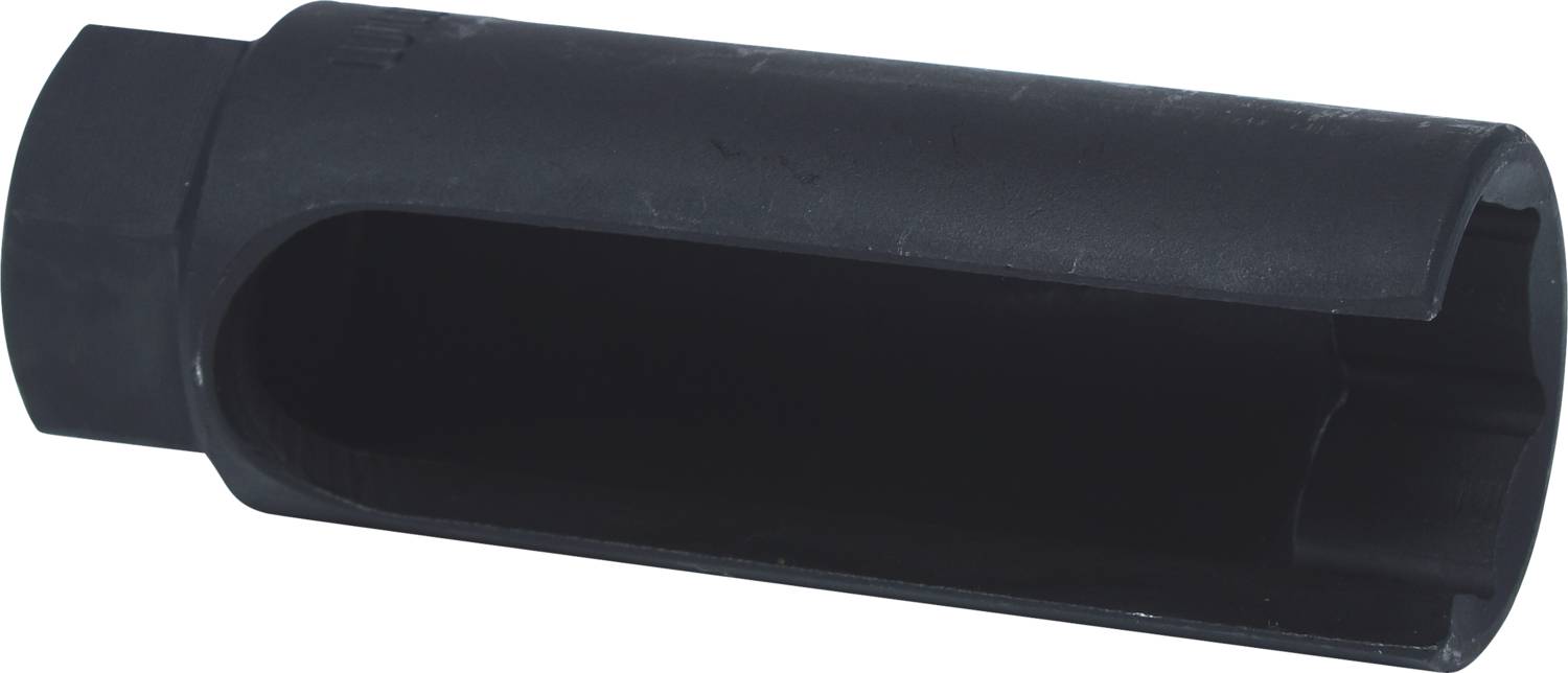 Eine schwarze, zylindrische Metallhülse mit herausgeschnittenem Seitenteil, möglicherweise ein Maschinenteil oder Zubehörstück.