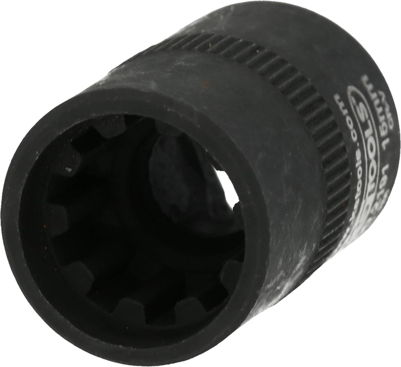 Eine schwarze Stecknuss mit geriffeltem Rand für besseren Halt, verwendet im Handwerk oder bei Reparaturen zum Festziehen von Schrauben.