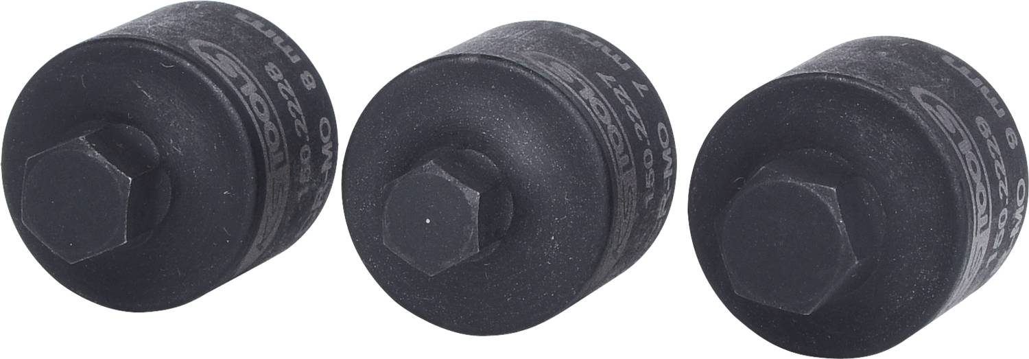 Drei schwarze, zylindrische Adapter mit sechseckigen Köpfen in einer Reihe auf weißem Hintergrund. Sie scheinen robust und industriell.