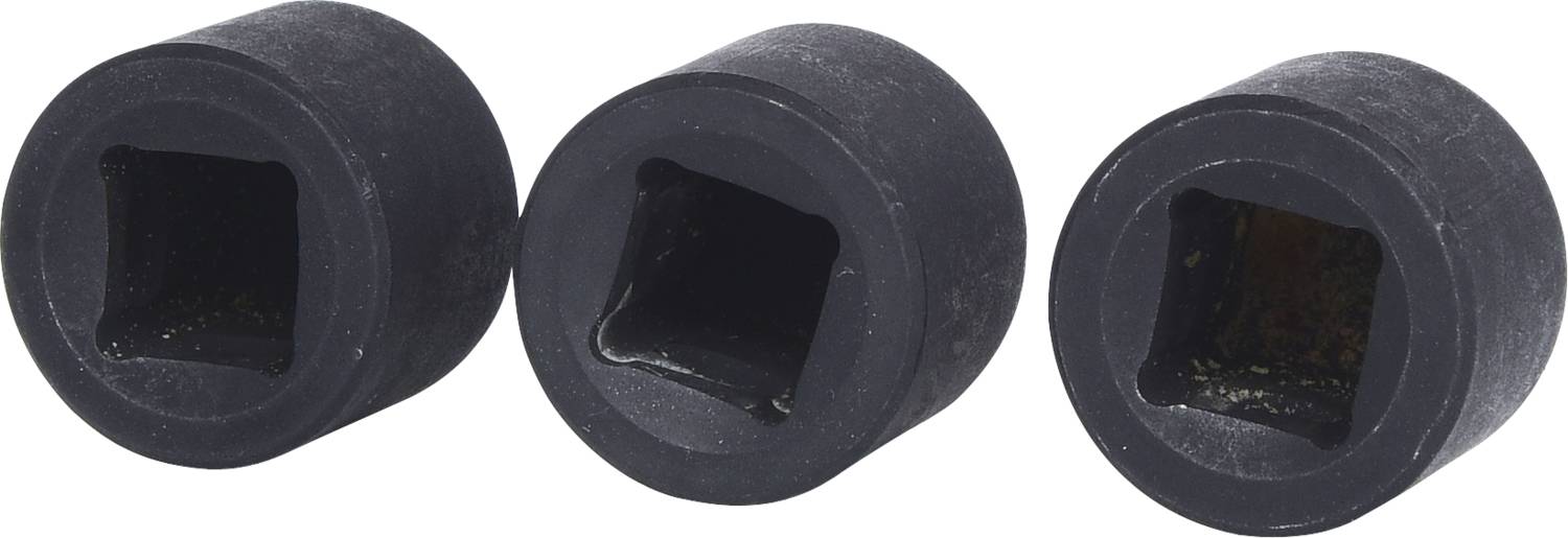 Drei schwarze Metalladapter mit quadratischen Öffnungen, die die Größe von ¾ Zoll auf 1 Zoll ändern.