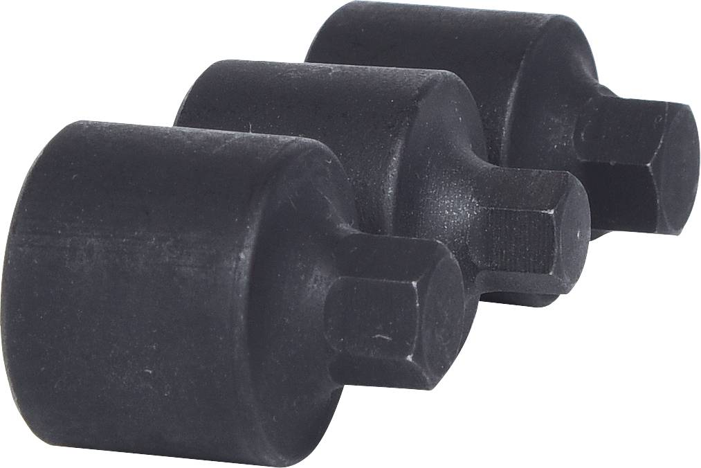 Drei schwarze zylindrische Metalladapter mit vierkantiger Spitze, auf weißem Hintergrund angeordnet.