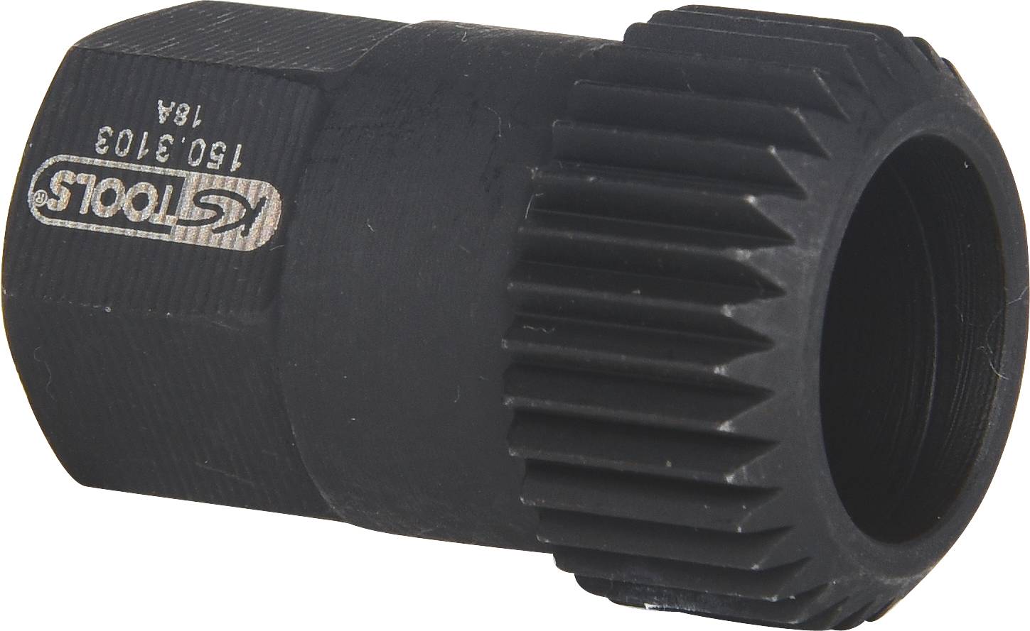 Ein schwarzer, geriffelter Adapter von KS Tools mit der Aufschrift '150.3103'. Wird vermutlich als Werkzeugaufsatz verwendet.