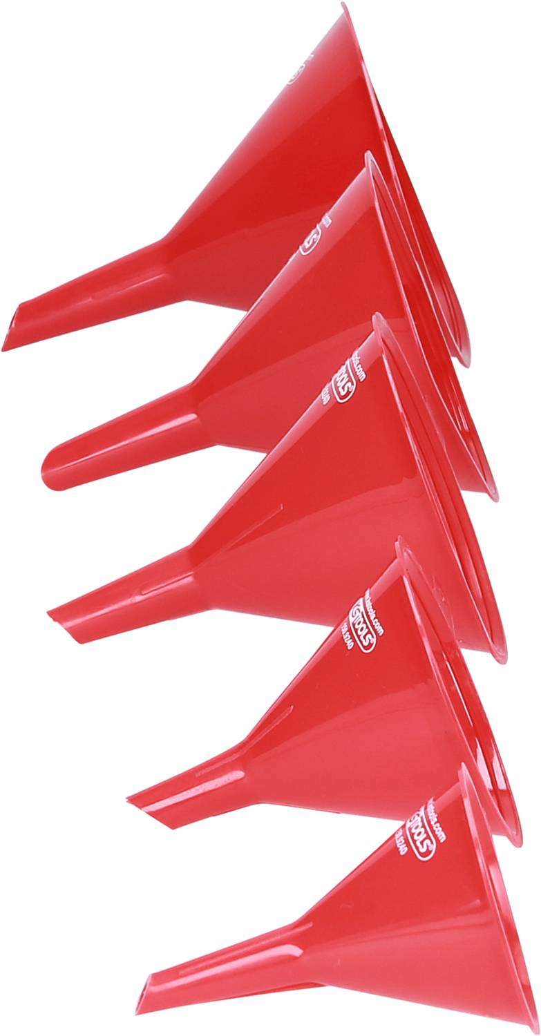 Rote Plastiktrichter, fünf Stück, gestaffelt und ineinander gesteckt.