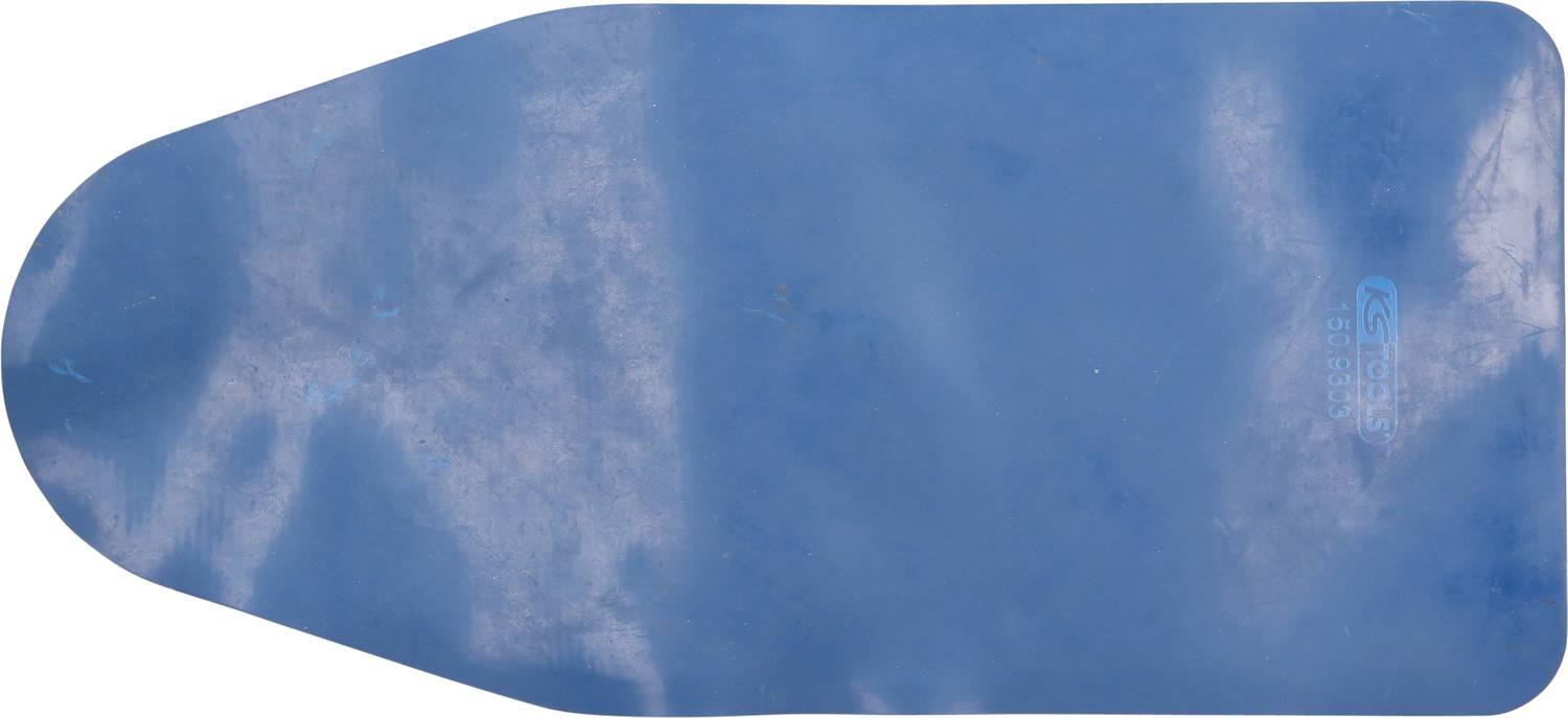 Blaues Bügelbrett, rechteckig mit abgerundeter Spitze, Oberfläche leicht reflektierend.