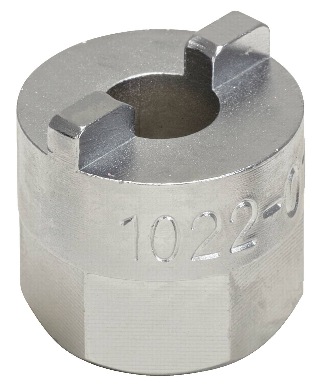 Metallischer Zylinder mit Kerben an der Oberseite und der Gravur '1022-01' an der Seite, möglicherweise ein Maschinenteil.