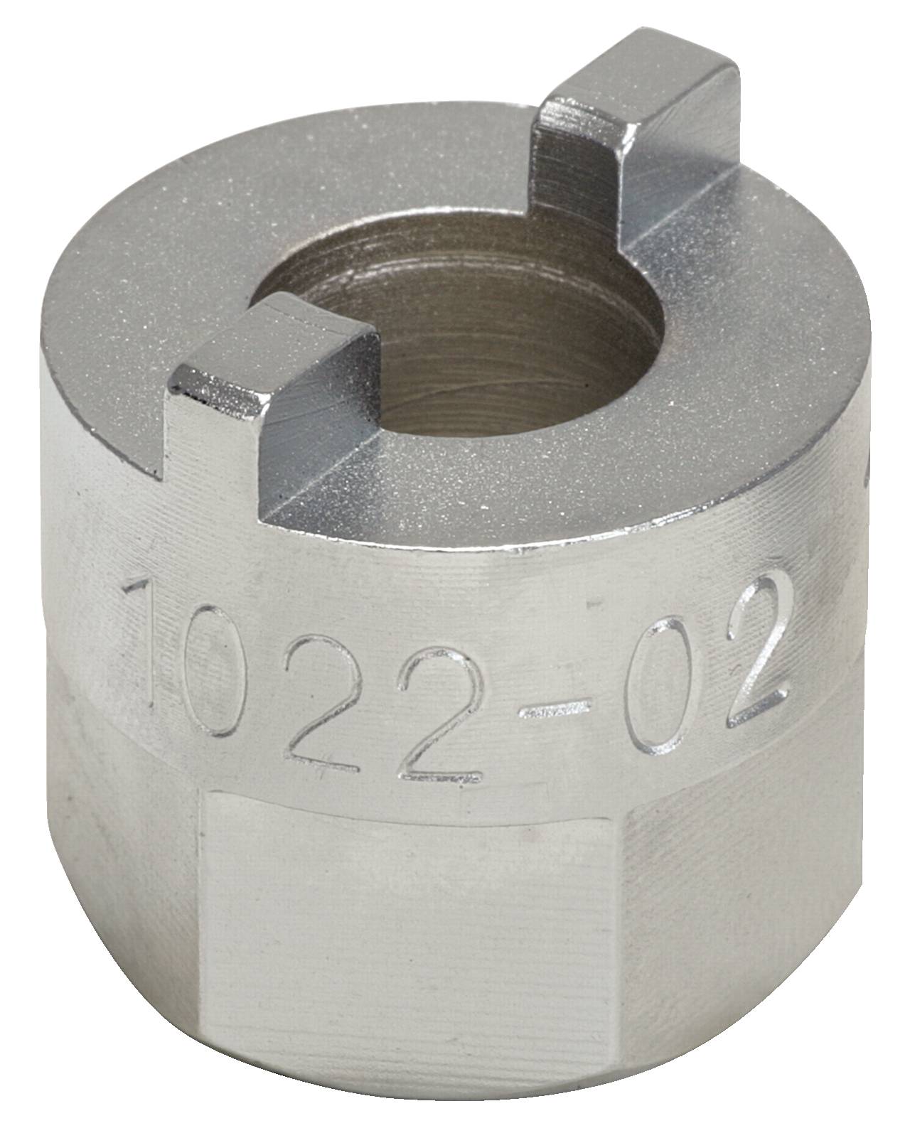 Metallring mit zwei Einkerbungen an der Oberseite und der Prägung '1022-02' an der Seite, möglicherweise ein Maschinenteil.