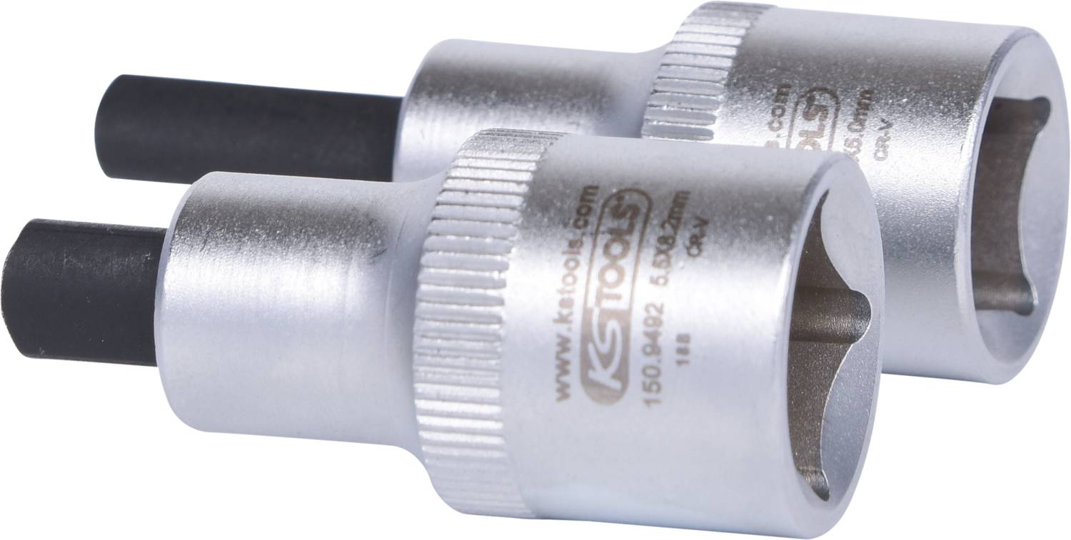 Zwei silberne Steckschlüssel mit schwarzem Vierkantansatz sind in einem leichten Winkel zueinander ausgerichtet. Geeignet für Schraubarbeiten.