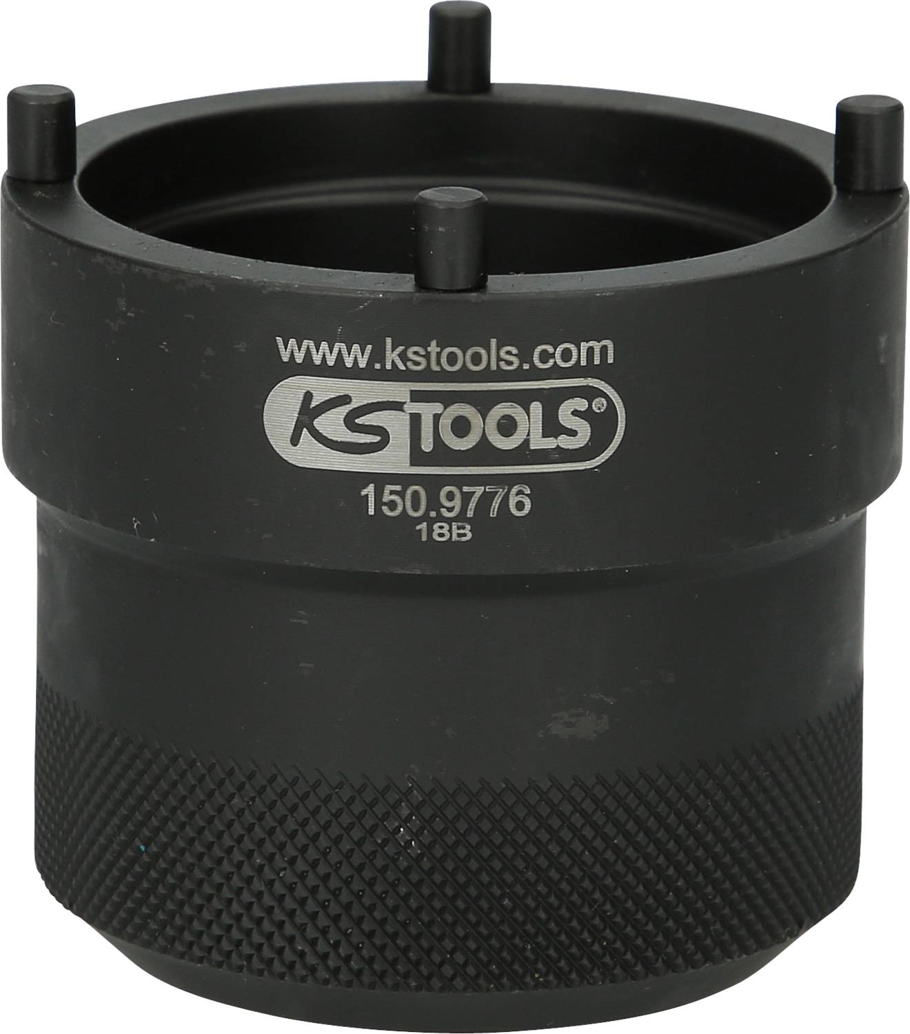 Ein schwarzer Zylinder-Werkzeugaufsatz mit der Aufschrift 'KS TOOLS' und der Nummer '150.9776' ist zu sehen.
