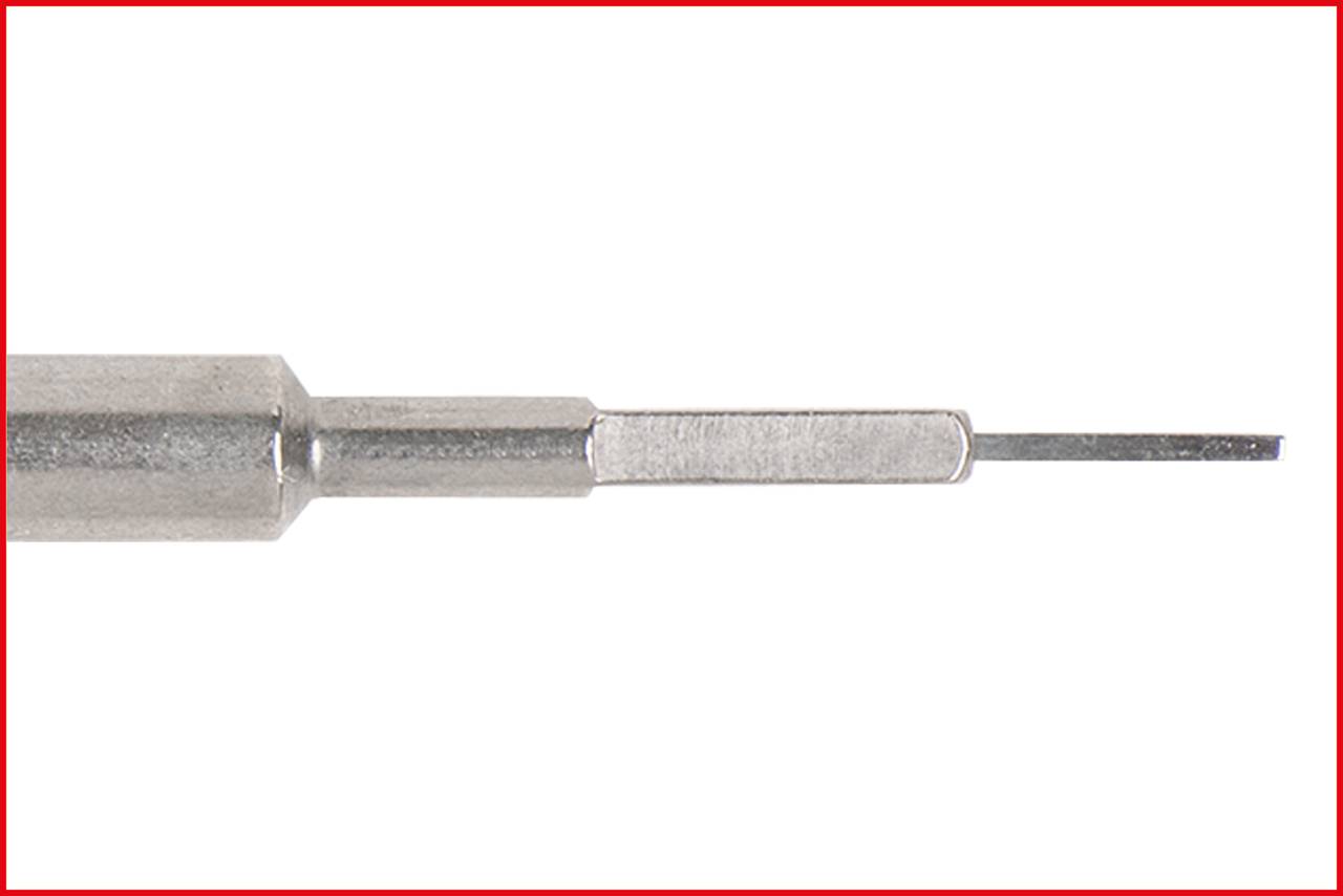 Metallischer Präzisions-Schlitzschraubendreher, flache Spitze, geeignet für feine, detaillierte Arbeiten.