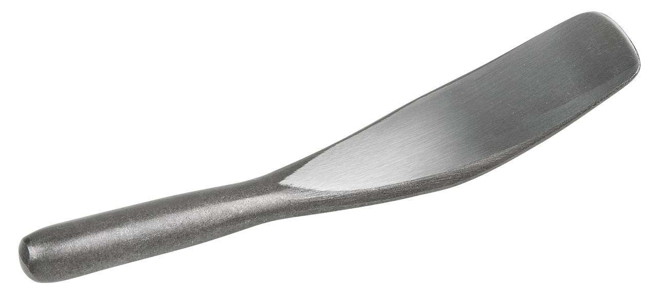 Ein metallener Buttermesser, flaches Design mit abgerundeter Kante, auf weißem Hintergrund.