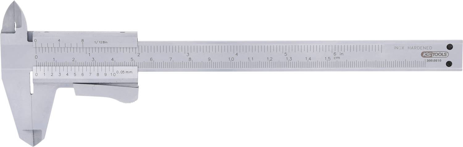 Ein silberner Messschieber zur Längenmessung, mit Zentimeter- und Millimeterskala angezeigt.
