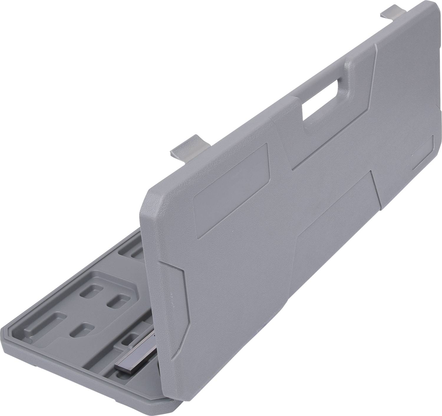 Ein grauer Kunststoffkoffer mit Tragegriff, teilweise geöffnet, zeigt Aussparungen zur Aufbewahrung von Werkzeugen.