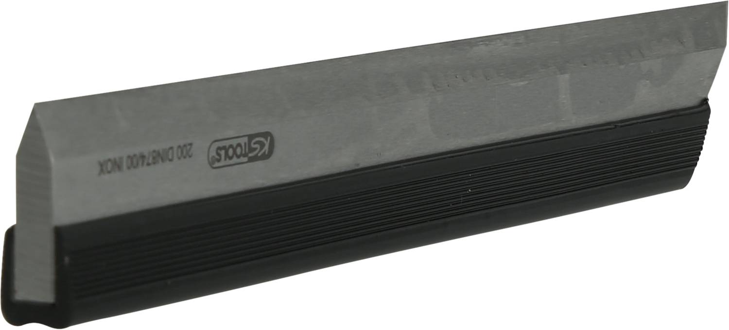 Ein schwarzes Werkzeug mit einer gezackten Metallkante, oft verwendet für präzise Messungen oder Formanpassungen bei handwerklichen Arbeiten.