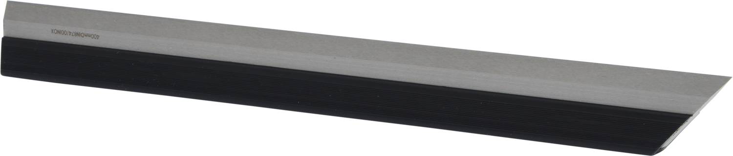 Eine Rakel mit schwarzer Kunststoffkante und silbernem Griff, verwendet für gleichmäßiges Verteilen von Materialien auf Oberflächen.