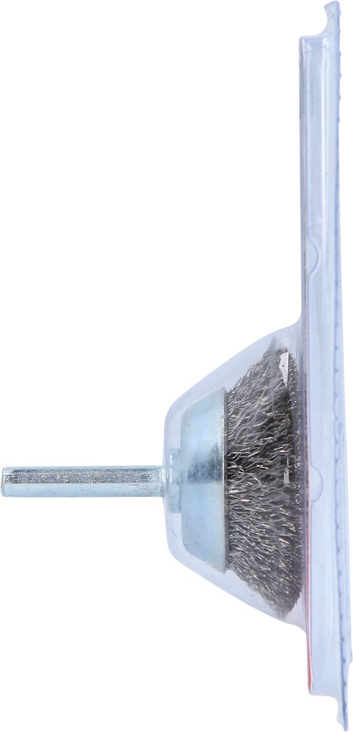 Seitliche Ansicht einer Drahtbürste mit Metallborsten in einer transparenten Plastikverpackung, Stiel zeigt nach links.
