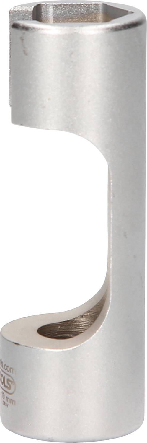 Ein silbernes Werkzeug mit einem gebogenen Design, das möglicherweise als Flaschenöffner oder ähnlich geformtes Werkzeug dient.