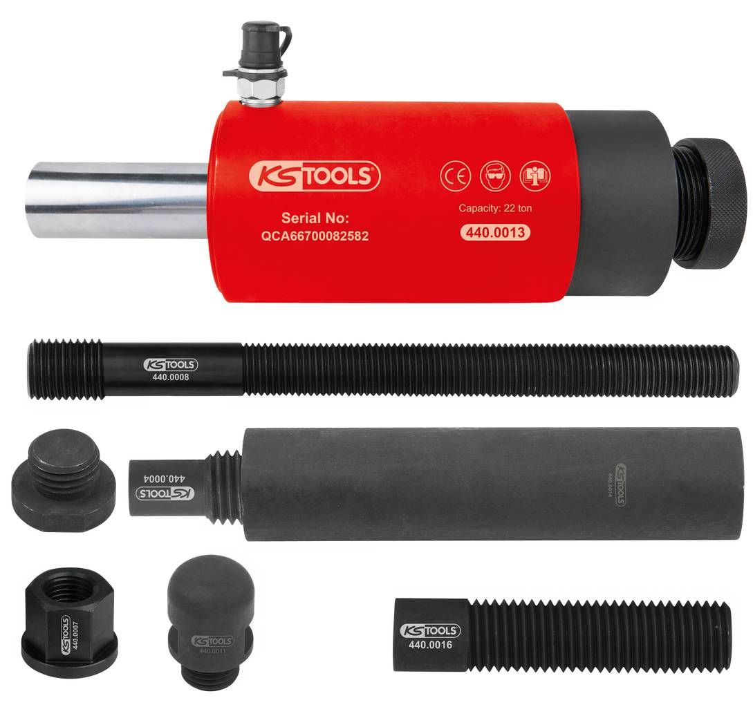 'KS Tools' Hydraulikzylinder in Rot mit Kapazität von 22 Tonnen, umgeben von mehreren schwarzen Zubehörteilen wie Schrauben und Muttern.