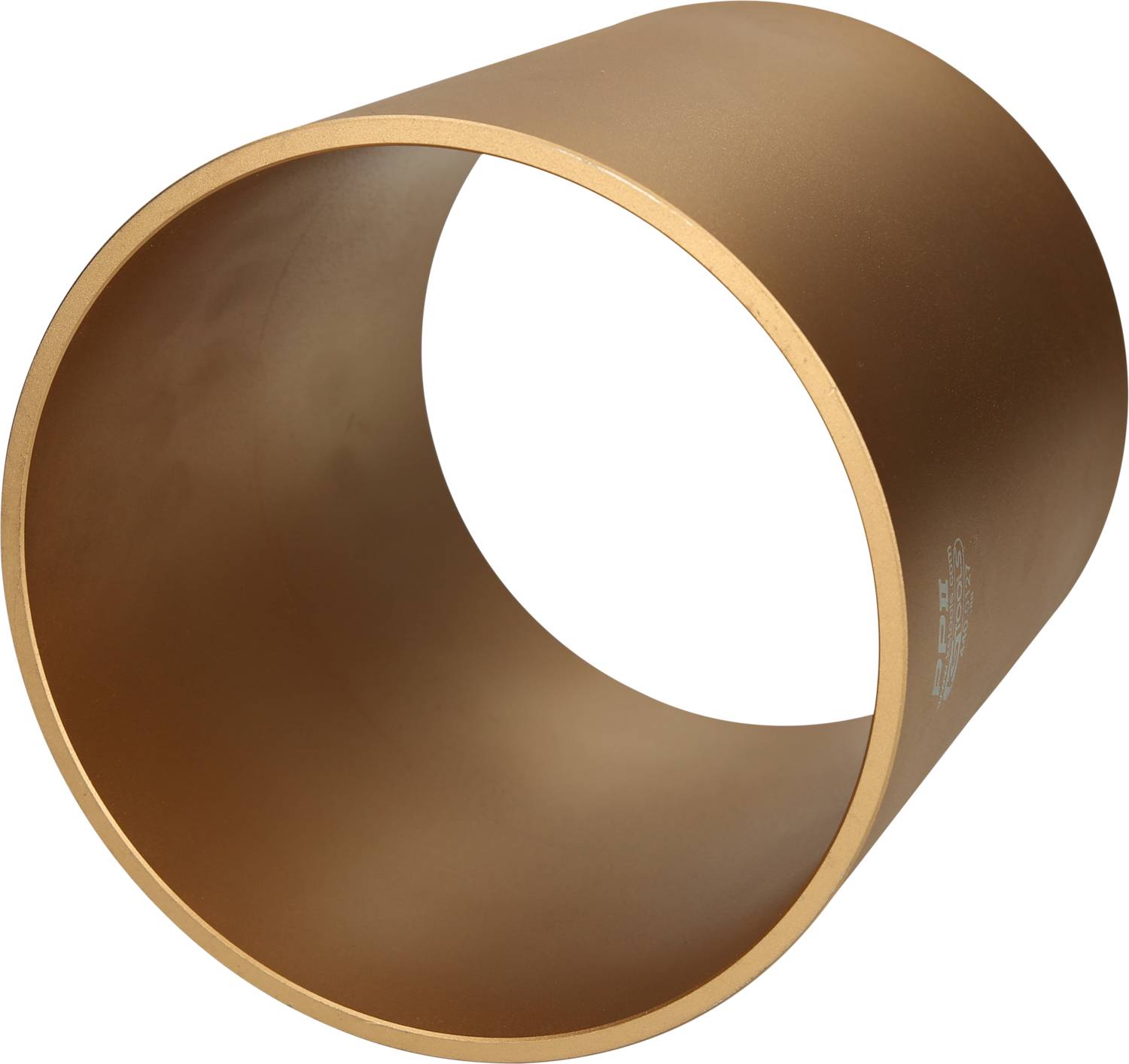 Ein bronzefarbener, hohler Zylinder aus Metall auf weißem Hintergrund.