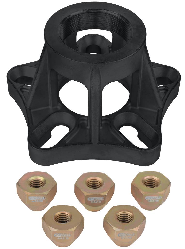 Ein schwarzer Adapter mit mehreren Öffnungen oben, daneben fünf goldene Sechskantmuttern.