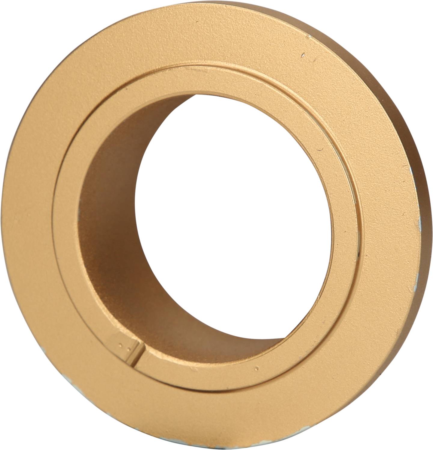 Ein goldener, runder Metallring mit einer vertieften Mitte, möglicherweise Teil eines mechanischen oder dekorativen Systems.