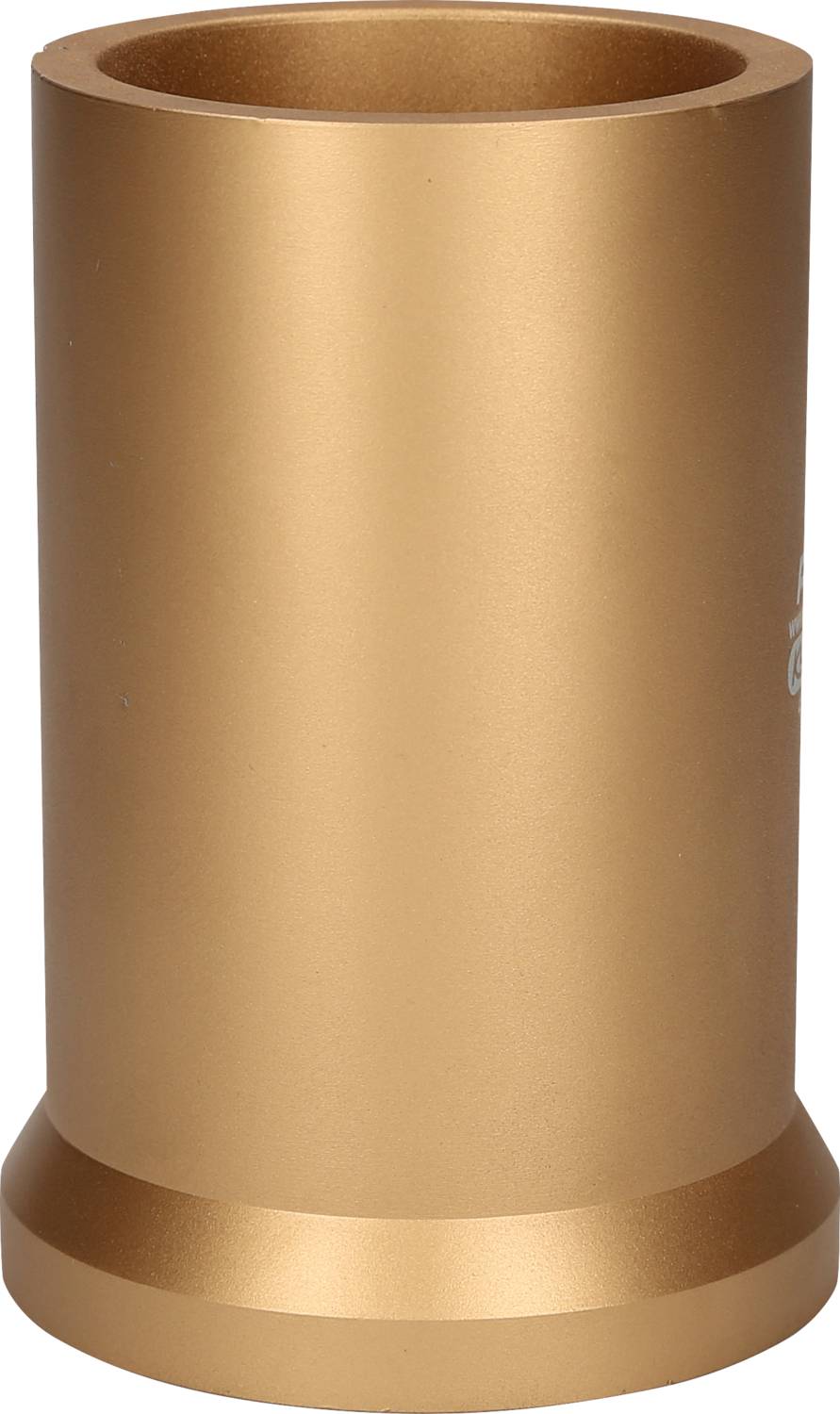 Ein bronzefarbener, zylindrischer Stifthalter aus Metall, stehend auf einem Tisch.