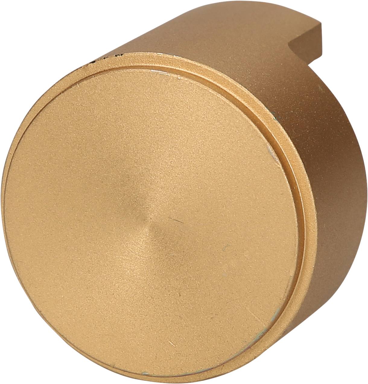 Ein runder, goldener Metallknopf mit glatter Oberfläche; seitlich flacher Abschluss; könnte als Schaltknopf dienen.