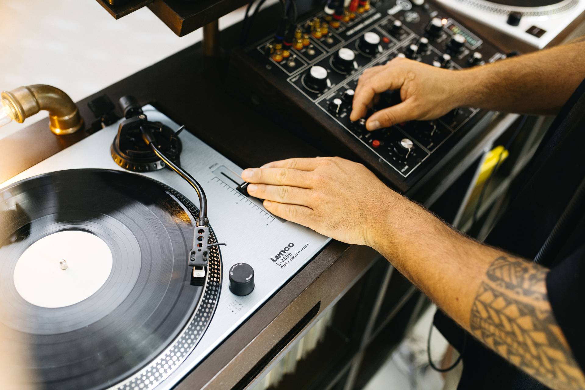 Lenco USB-Plattenspieler Direktantrieb Silber, Schwarz