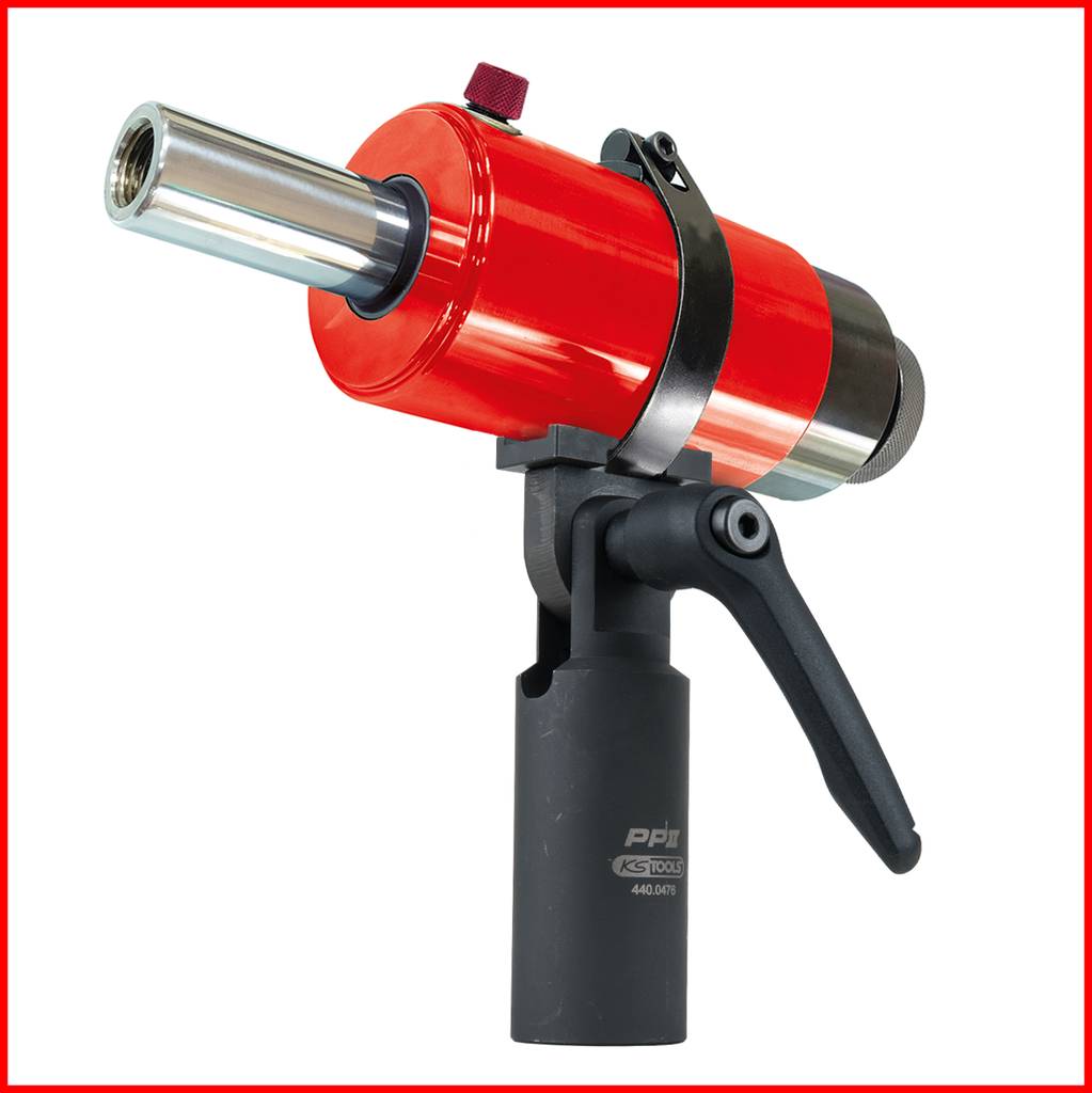 Ein rotes pneumatisches Nietgerät mit schwarzen Griffen und Hebel, zum Verbinden von Materialien. Kernelement in der Werkzeugkategorie.