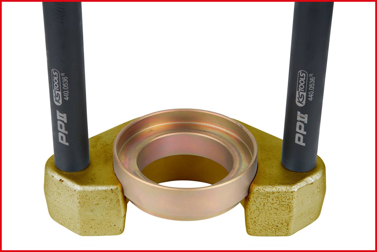 Zwei schwarze Stangen halten einen goldenen Metallring auf einer goldenen Basis. Handwerkzeug für spezifische technische Anwendungen.