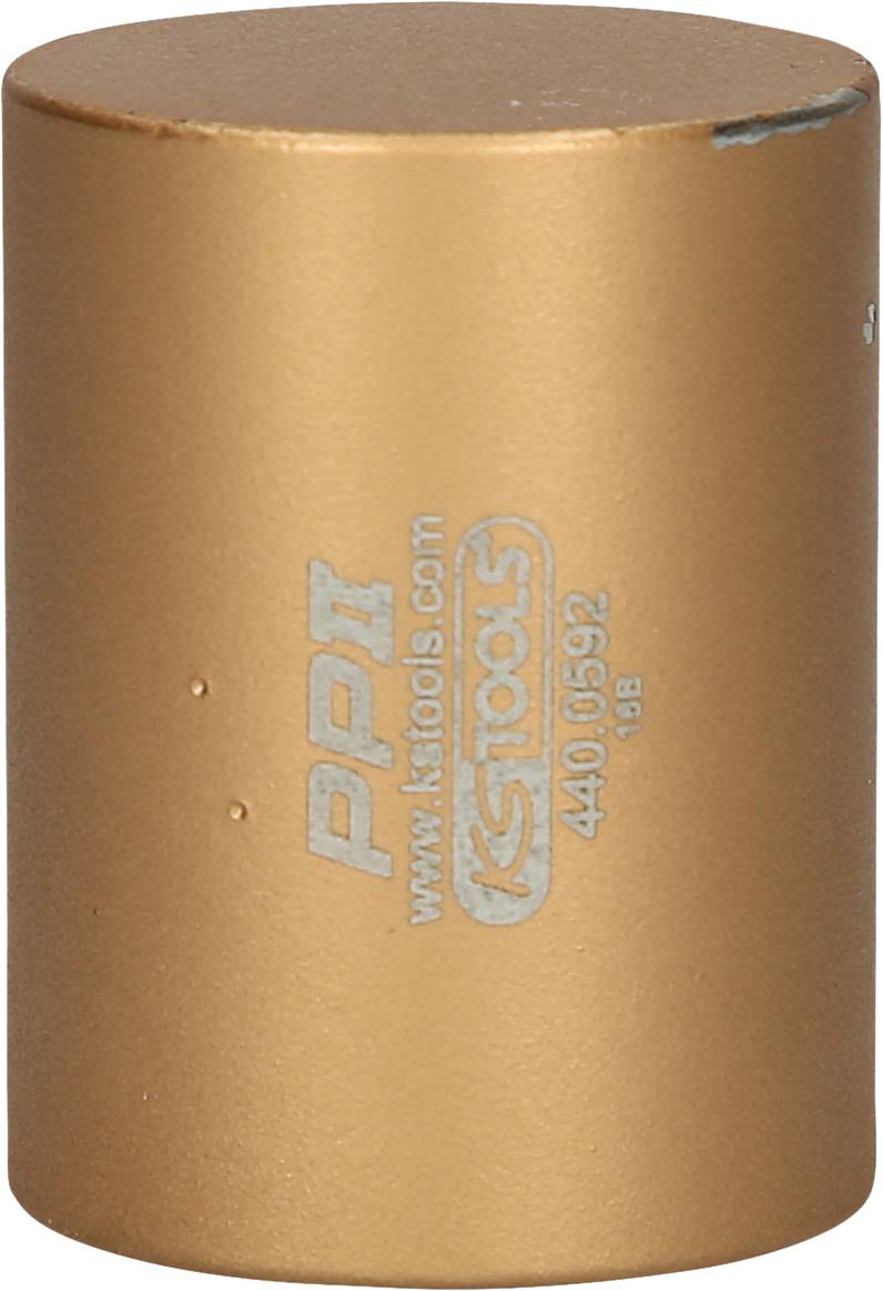 Ein goldfarbener Steckschlüssel mit der Aufschrift 'KS TOOLS' und 'PPI', zylindrische Form, für den Einsatz in Werkstattausrüstung.