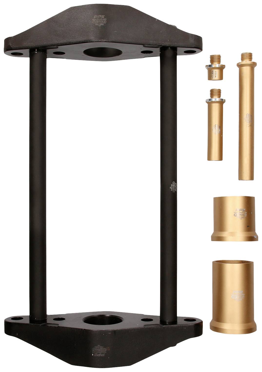 Schwarzer Metallrahmen mit vertikalen Stäben, daneben mehrere goldene Metallzylinder in unterschiedlicher Größe und Form.