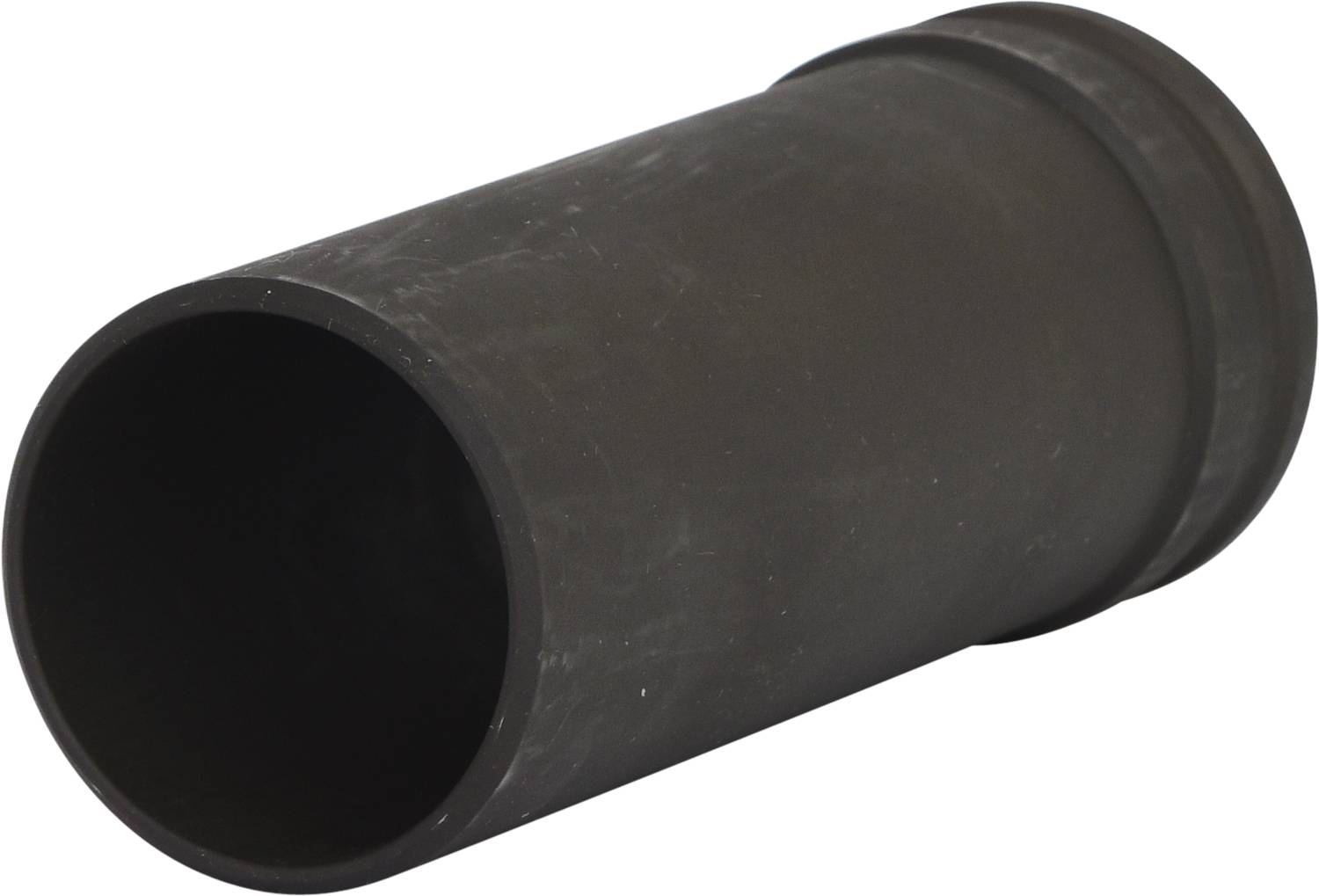 Ein schwarzes, zylindrisches Rohr mit glatter Oberfläche, horizontal liegend.