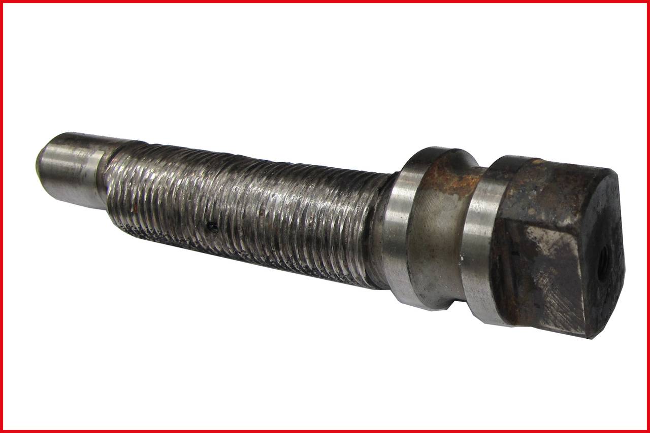 Metallischer Schraubbolzen auf weißem Hintergrund, mit abgenutztem, rostigem Ende und definiertem Gewinde.