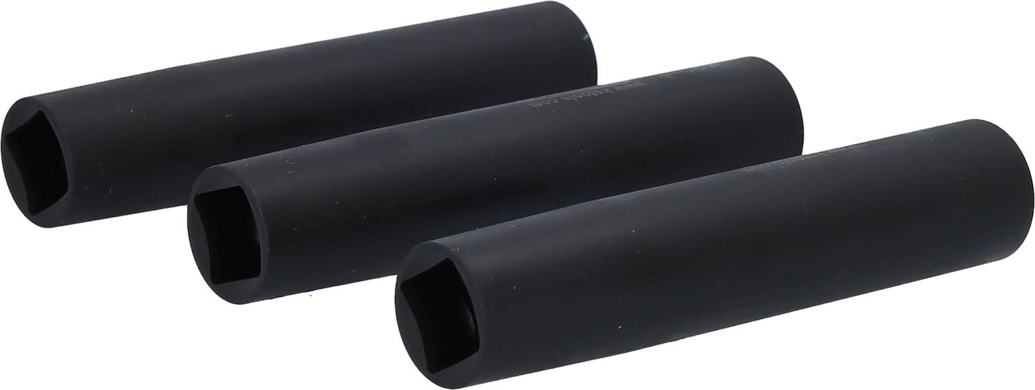 Drei schwarze, zylindrische Schutzhüllen mit quadratischen Öffnungen, die nebeneinander und leicht schräg liegen.