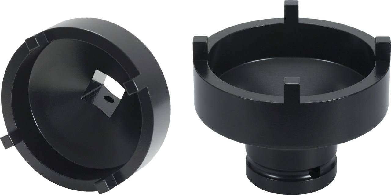 Zwei schwarze, zylinderförmige Metallteile, möglicherweise Maschinenteile oder Wellenanschlüsse, mit mehreren Einkerbungen oben.