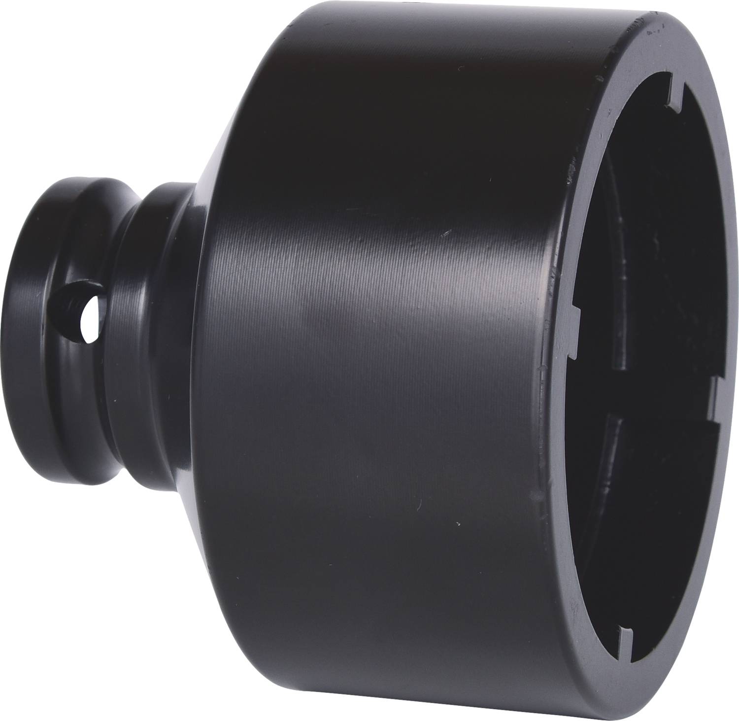 Schwarzes Metallteil in zylindrischer Form mit einer Aussparung an der Seite und einer Öffnung an der Vorderseite.