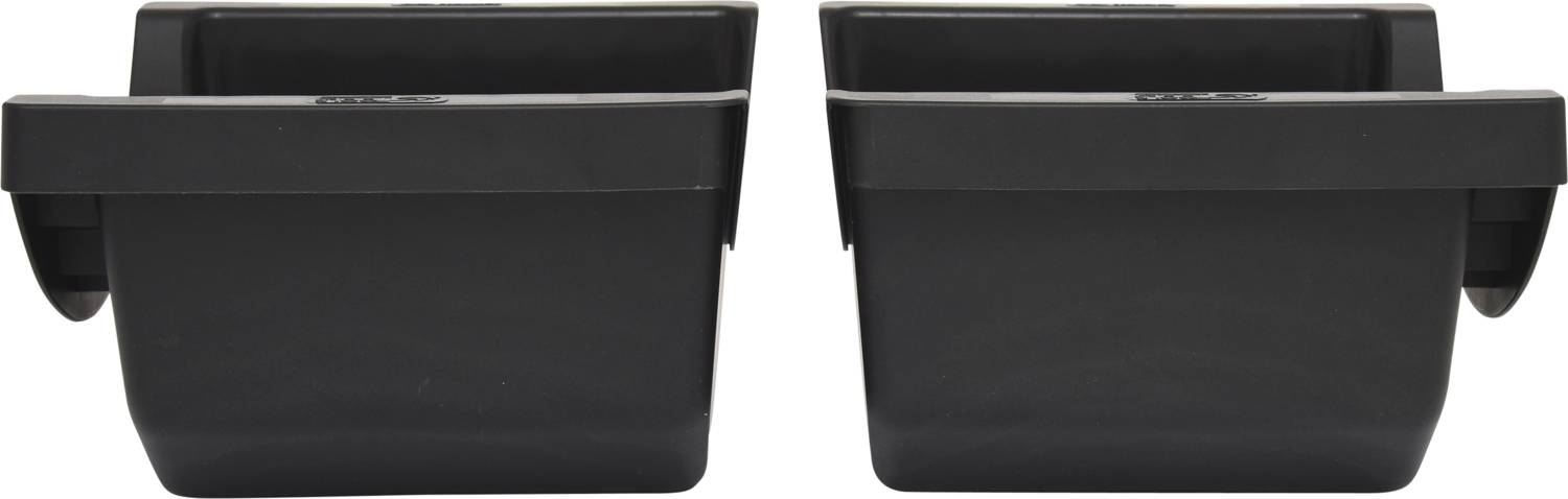 Zwei identische schwarze Plastikbehälter nebeneinander, offen nach oben. Sie stehen auf einer weißen Oberfläche.