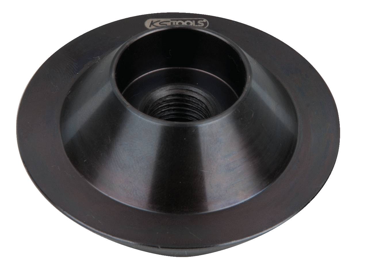 Ein schwarzer Kegeladapter aus Metall, vermutlich ein Werkzeugaufsatz. Oben sichtbar ist eine Öffnung mit Innengewinde.